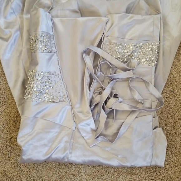 Elegant dress - Picture 4 of 4